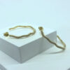 Brinco Argola Ondulada com Micro Zircônias Folheado a Ouro 18K - Image 3
