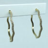 Brinco Argola Ondulada com Micro Zircônias Folheado a Ouro 18K - Image 2