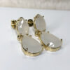 Brinco Pedra Quartzo Branco Folheado a Ouro 18K - Imagem 2